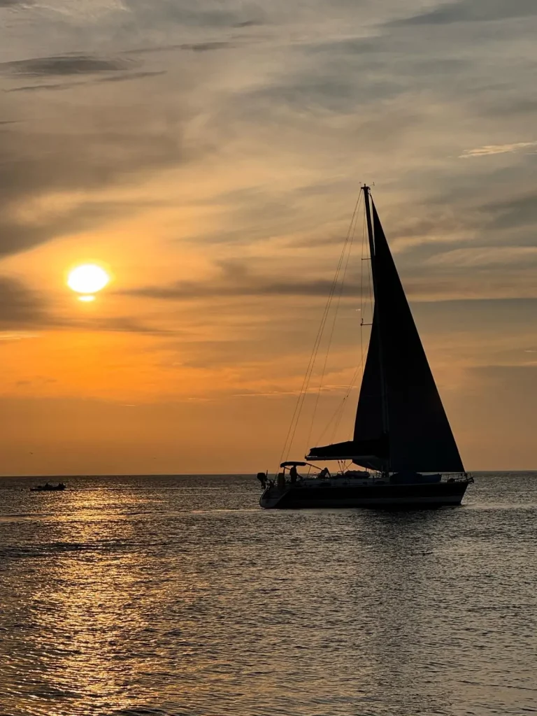 ¿Qué incluye el alquiler de un barco privado en Punta del Este?